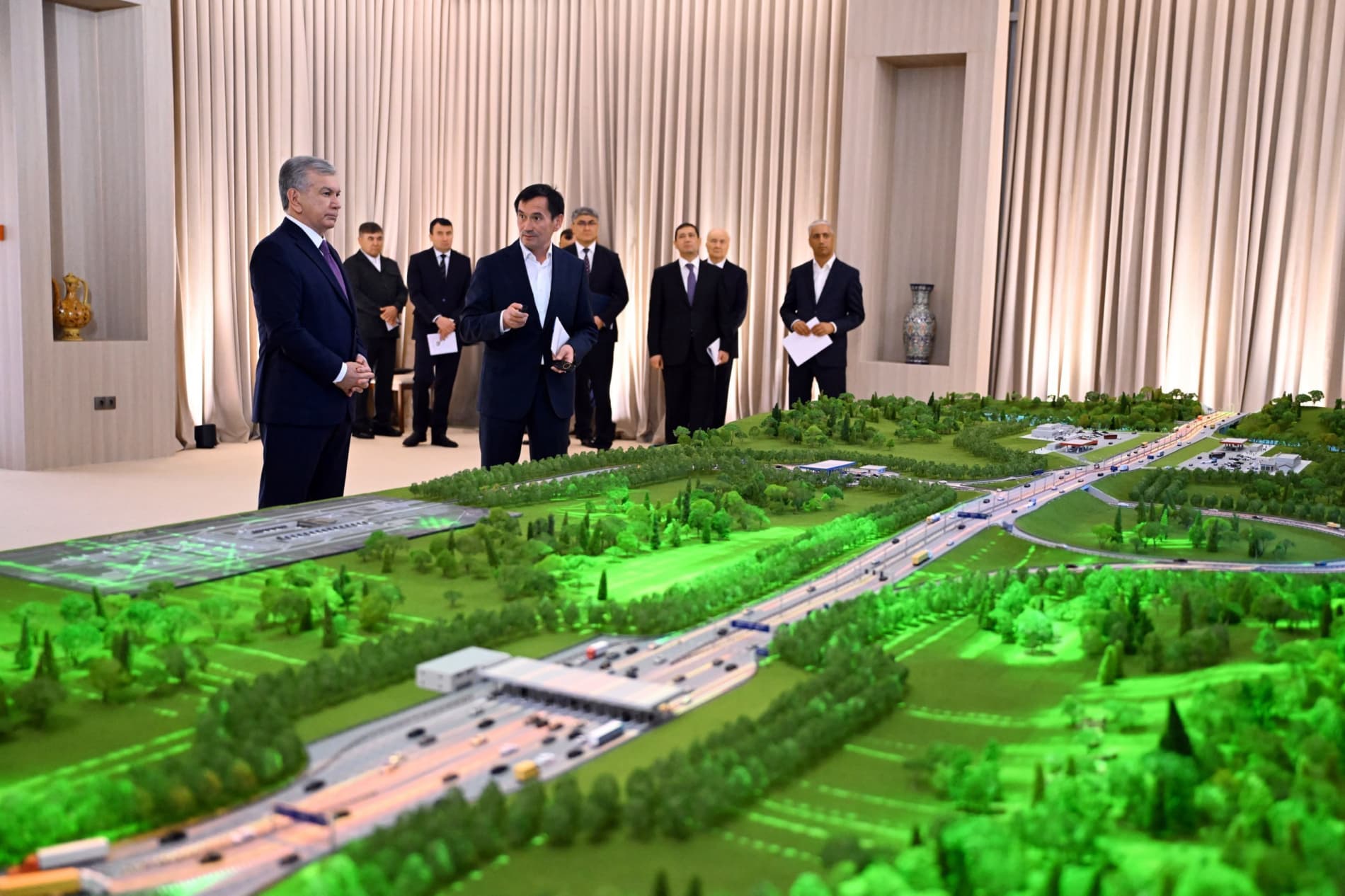 Toshkent – Samarqand yangi avtomobil yoʻli qurilishiga start berildi