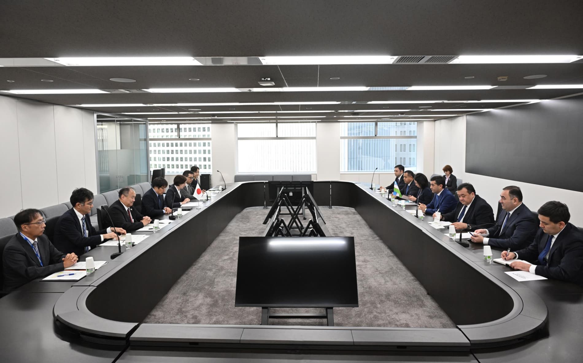 On the Visit of the Foreign Minister of the Republic of Uzbekistan to Japan