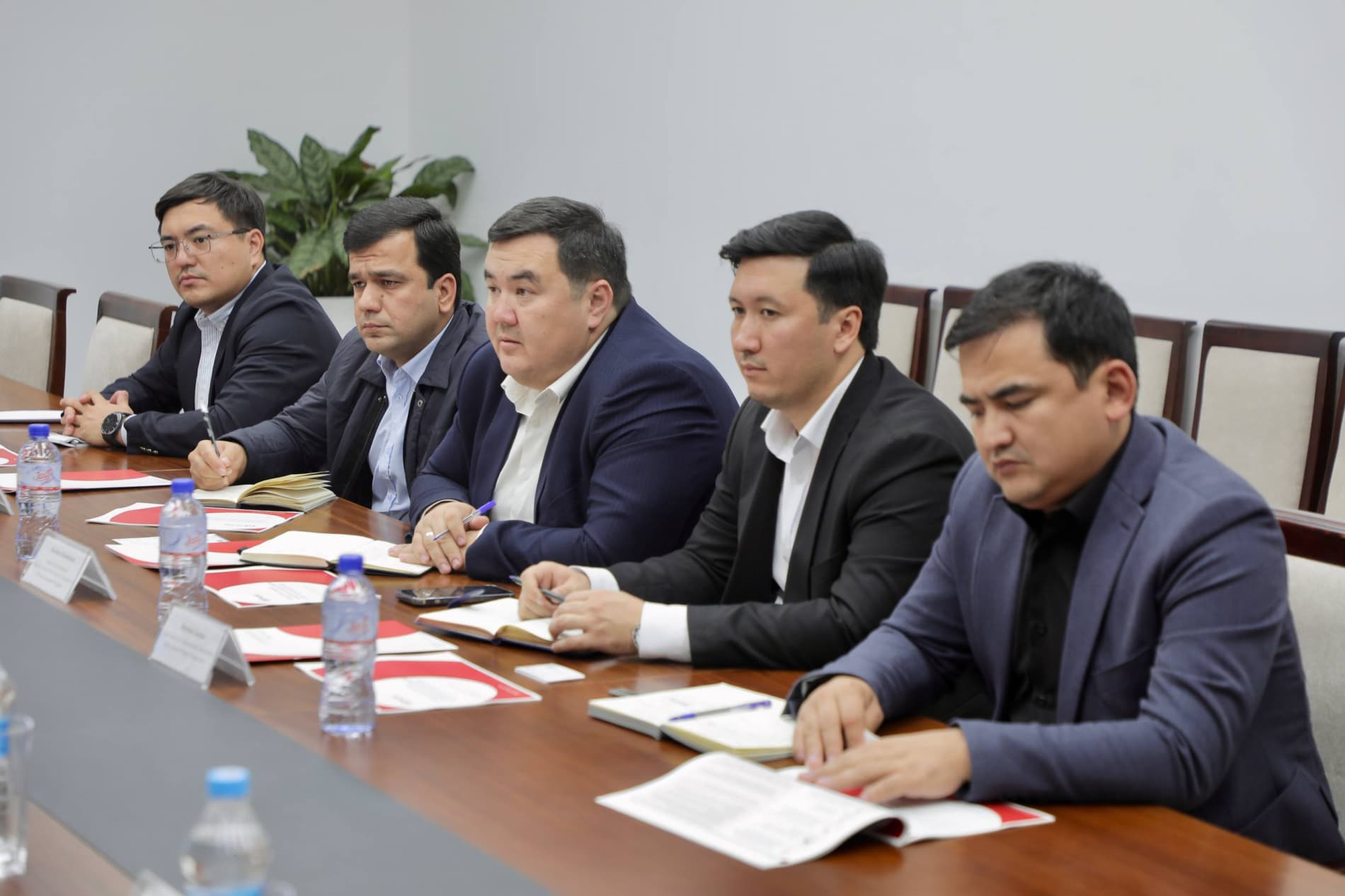 Quriliş va uy-joy kommunal xöjaligi vazirligida xalqaro hamkorlikka oid qator muhim uçraşuvlar bölib ötdi