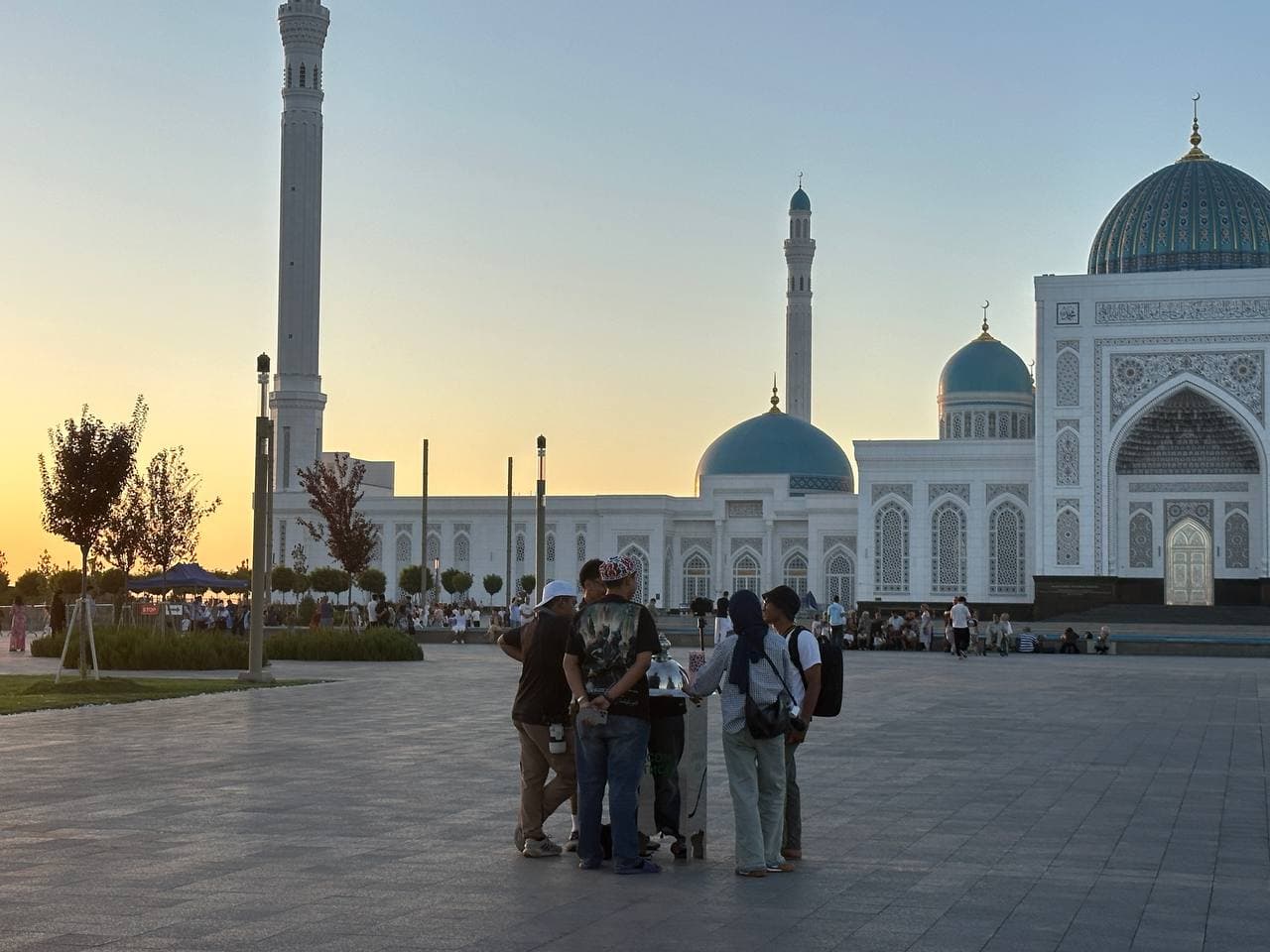 Malaysian students capture Samarkand’s landmarks in a “storytelling” format