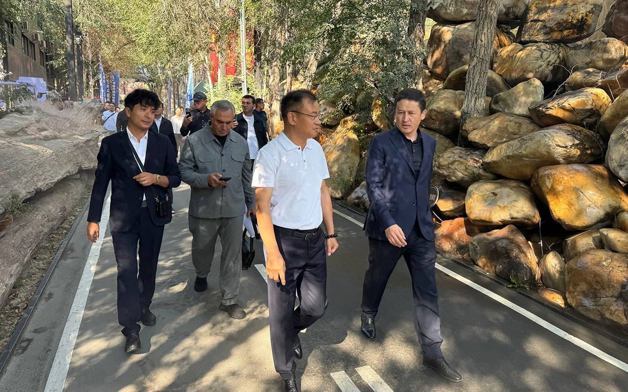 Chairman of the Tourism Committee meets with Chairman of the People’s Government of the Xinjiang Uygur Autonomous Region