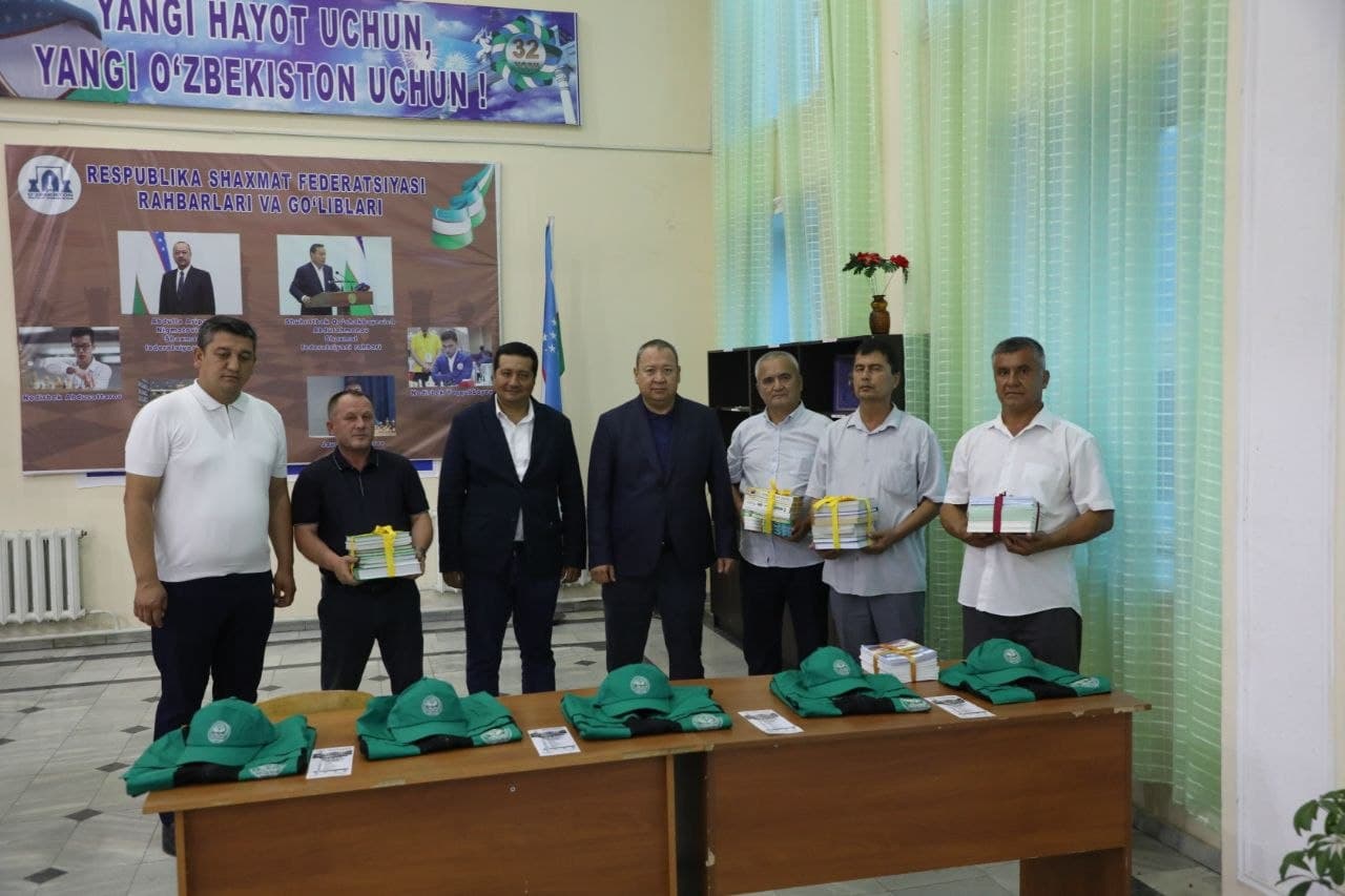 Andijon "yashil" texnikumiga kitoblar sovg‘a qilindi