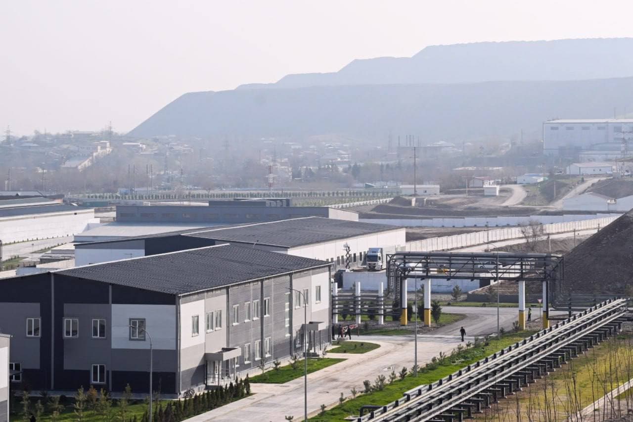 Prezidentimiz Olmaliq kon-metallurgiya kombinatining Raqamlashtirilgan boshqaruv markazida boʻldi