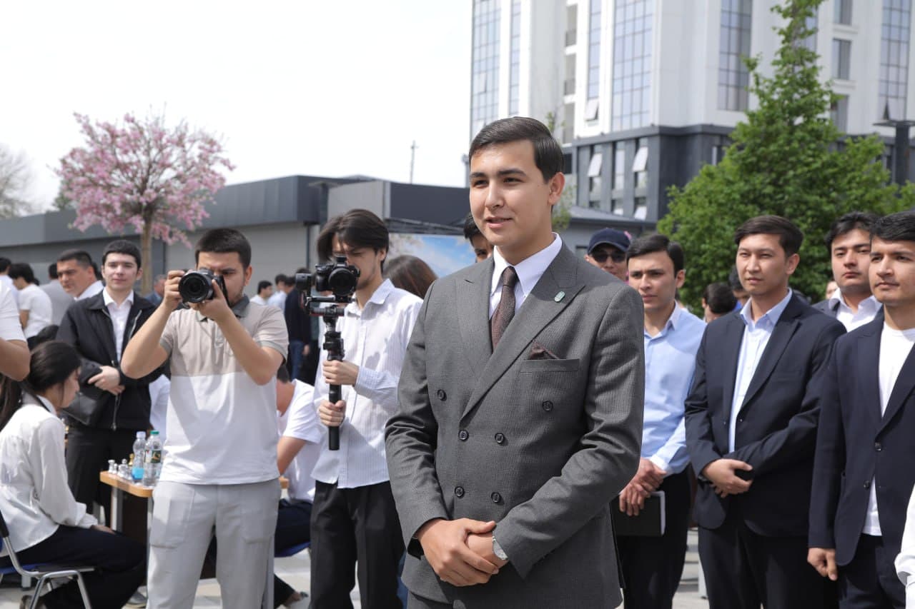 “Yoshlar kuni” doirasida vazir yoshlar bilan uchrashdi