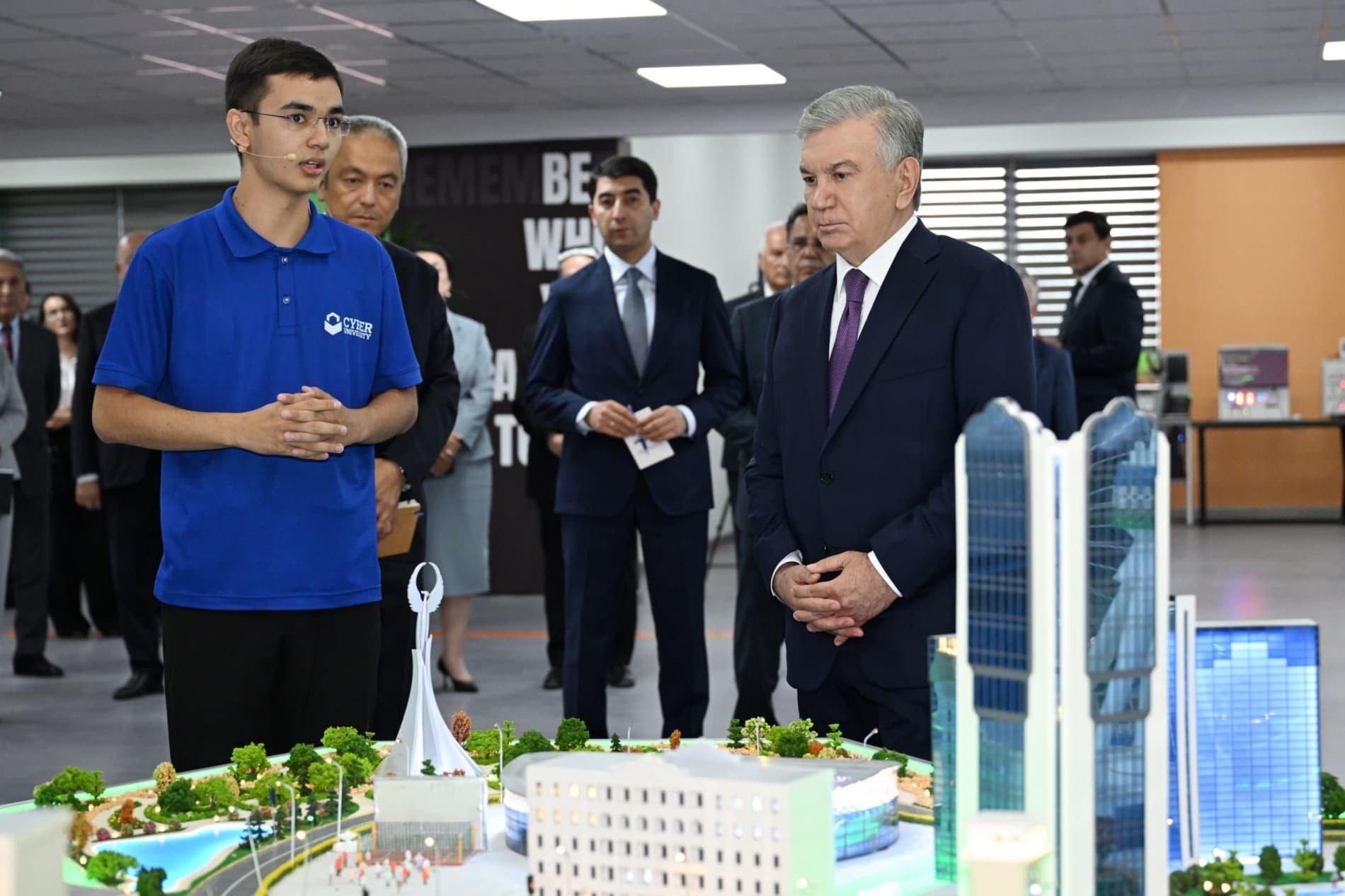 Prezidentimiz “Cyber University” faoliyati bilan tanishib, Kelajak texnologiyalari markazi qurilishiga start berdi