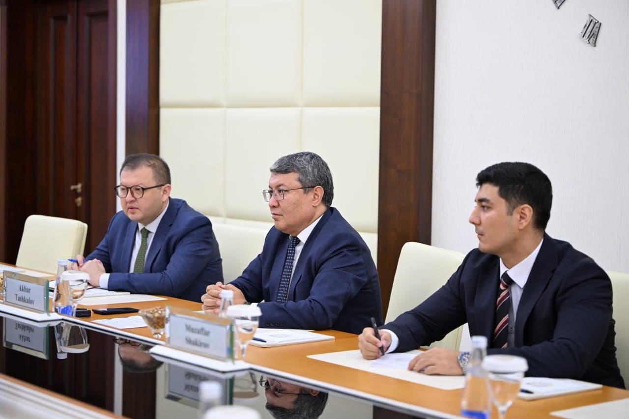 On September 14, Minister of Justice of the Republic of Uzbekistan Akbar Tashkulov met with H.E. Hasan Hamza Asad Mohammed Hashim, Ambassador Extraordinary and Plenipotentiary of the State of Qatar to the Republic of Uzbekistan.