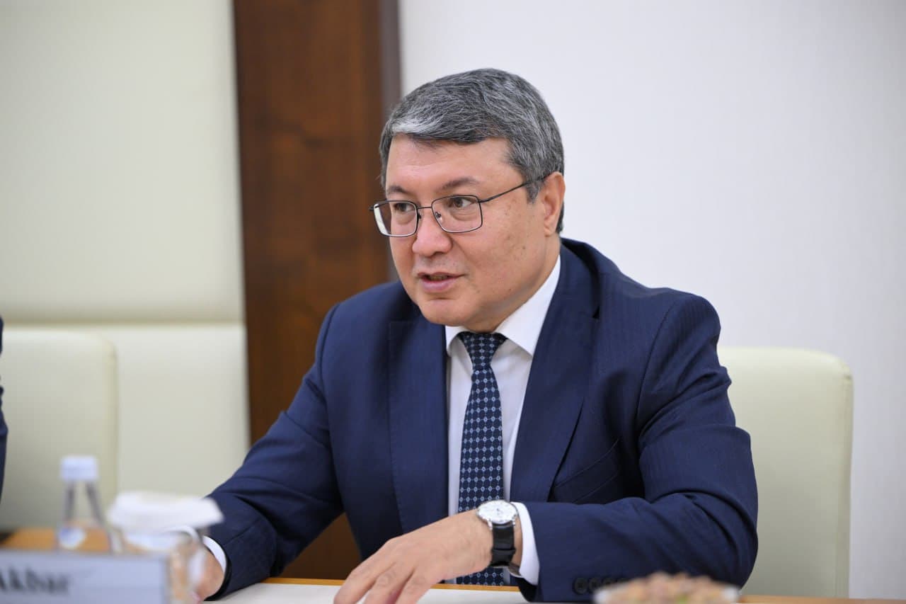 On September 14, Minister of Justice of the Republic of Uzbekistan Akbar Tashkulov met with H.E. Hasan Hamza Asad Mohammed Hashim, Ambassador Extraordinary and Plenipotentiary of the State of Qatar to the Republic of Uzbekistan.