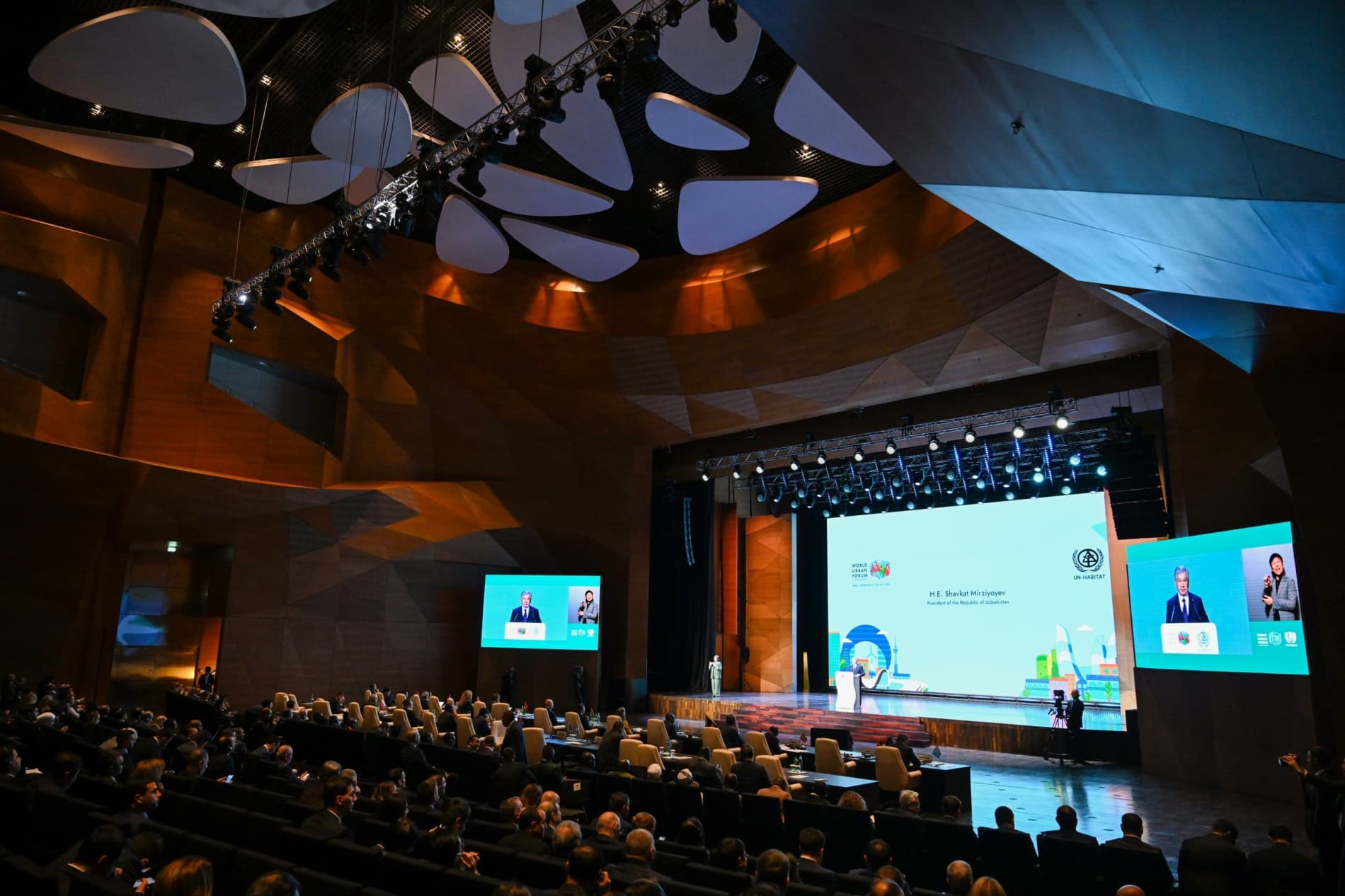 Shavkat Mirziyoyev Put Forward Key Initiatives on Sustainable Cities in Baku